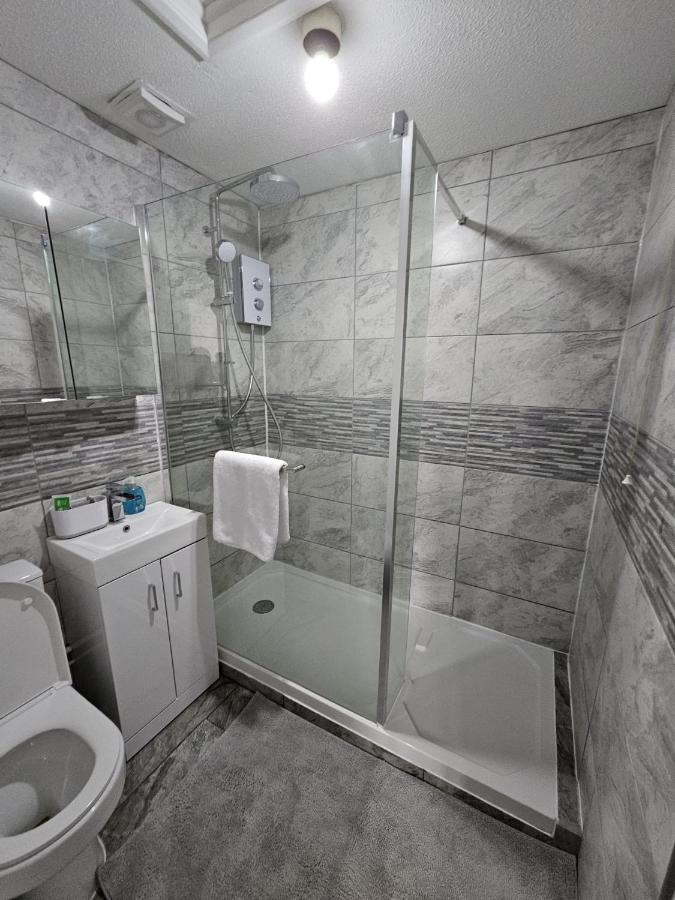 Entire Spacious Modern One Bedroom House Swindon Exterior photo